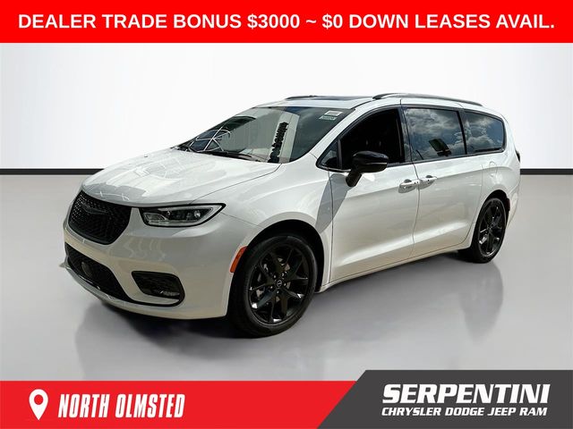2026 Chrysler Pacifica Passenger Van 