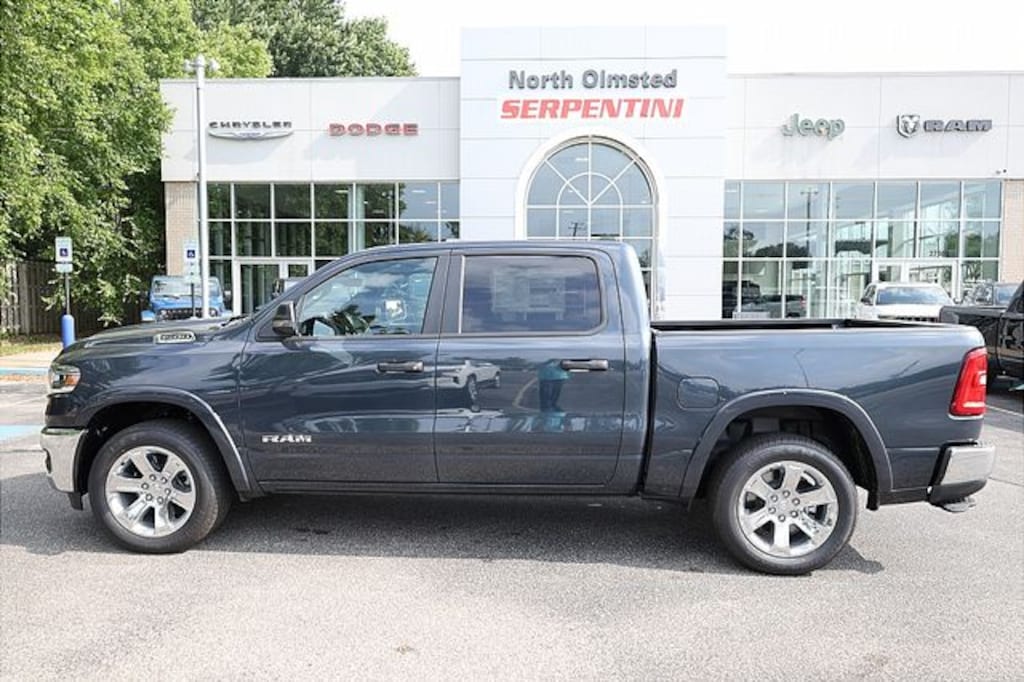 New 2025 Ram 1500 BIG HORN CREW CAB 4X4 5'7 BOX Pickup