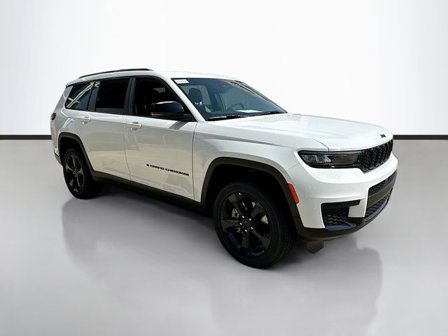 2025 Jeep Grand Cherokee Altitude photo 2