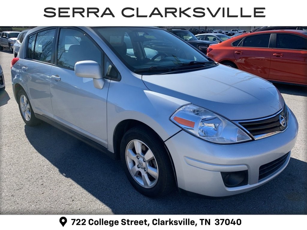 2012 Nissan Versa S's photo