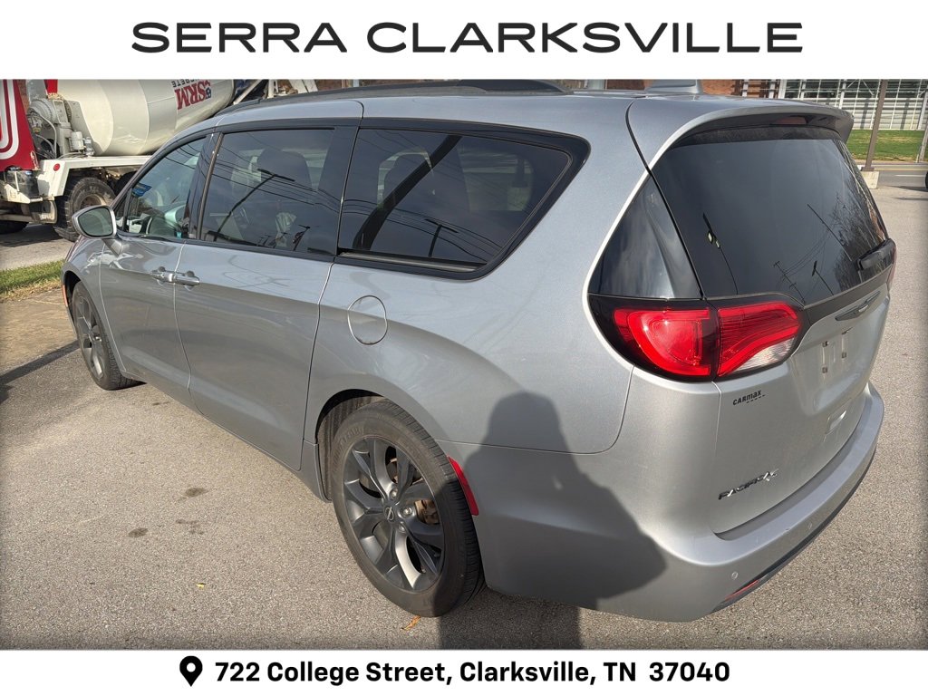 2018 Chrysler Pacifica Touring Plus photo 3