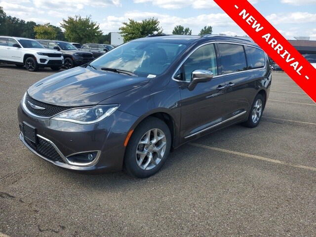 2019 Chrysler Pacifica Limited photo 2