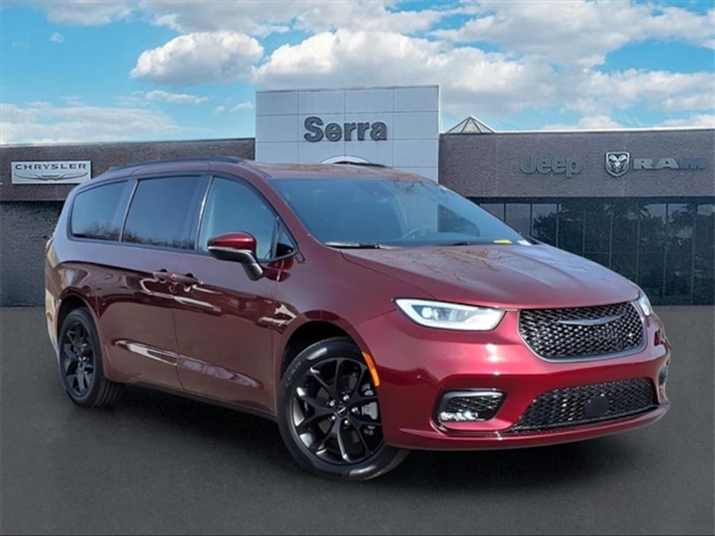 Used 2023 Chrysler Pacifica Touring L Minivan/Van