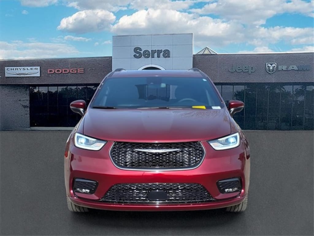 Used 2023 Chrysler Pacifica Touring L Minivan/Van