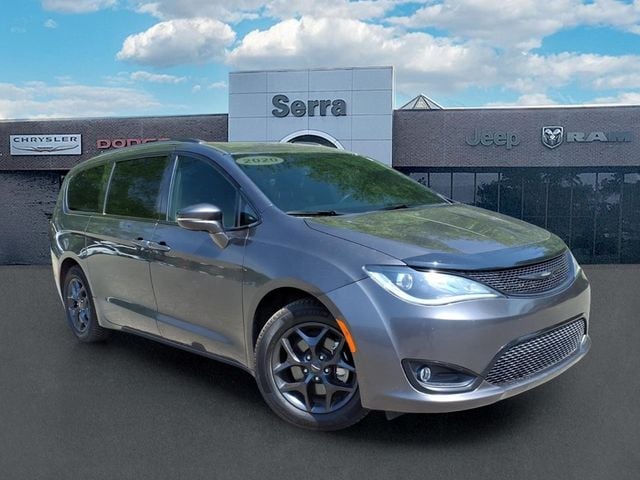 2020 Chrysler Pacifica Limited's photo