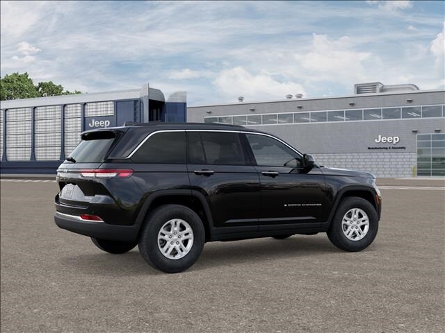 2025 Jeep Grand Cherokee Laredo photo 4