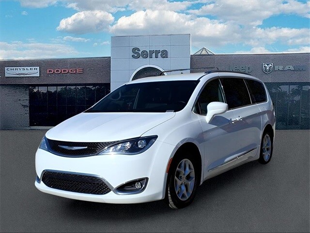 2018 Chrysler Pacifica Touring L photo 3