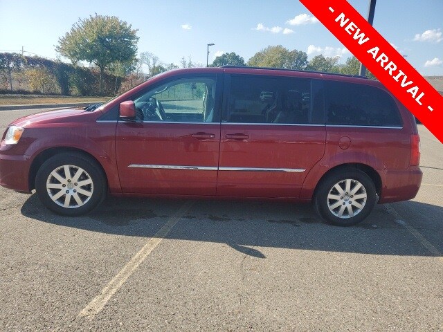 2012 Chrysler Town & Country Touring photo 4