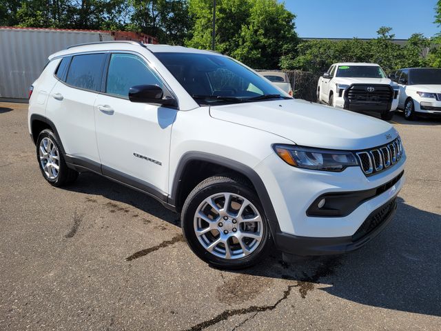 2023 Jeep Compass Latitude Lux 4X4's photo