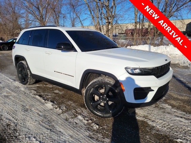 2022 Jeep Grand Cherokee Altitude's photo
