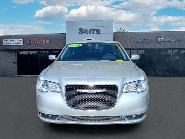 Used 2019 Chrysler 300 Touring with VIN 2C3CCARG2KH591123 for sale in Orion Township, MI