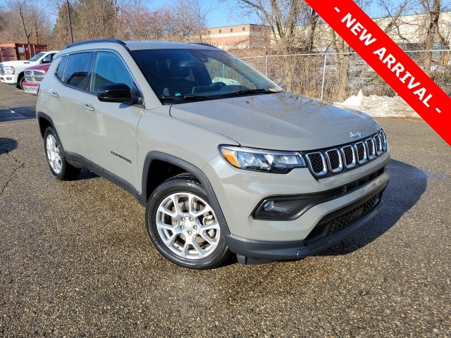 2023 Jeep Compass Latitude Lux's photo