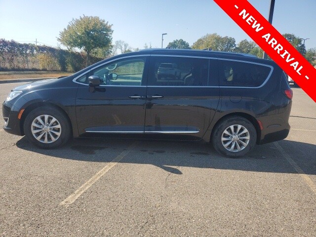 2018 Chrysler Pacifica Touring Plus photo 4