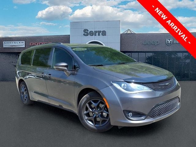 2020 Chrysler Pacifica Limited's photo