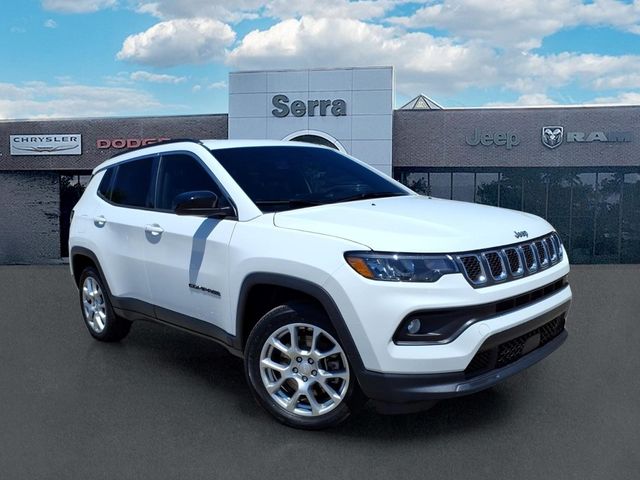 2023 Jeep Compass Latitude Lux 4X4's photo