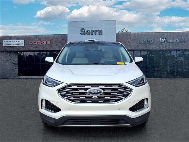2019 Ford Edge Titanium photo 2
