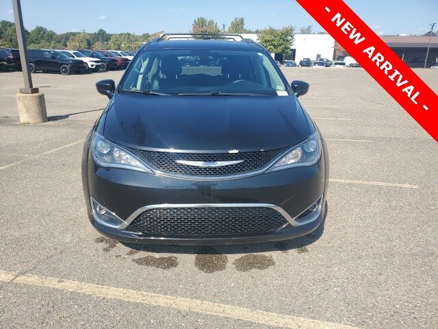 2018 Chrysler Pacifica Touring Plus photo 2