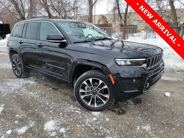 2023 Jeep Grand Cherokee Overland's photo