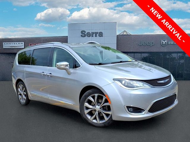 2019 Chrysler Pacifica Limited's photo