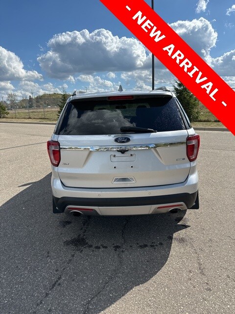 2016 Ford Explorer XLT photo 3