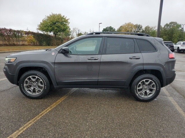 2022 Jeep Cherokee Trailhawk photo 2