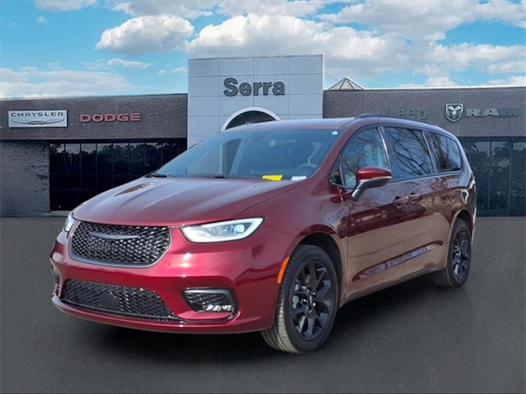 Used 2023 Chrysler Pacifica Touring L Minivan/Van