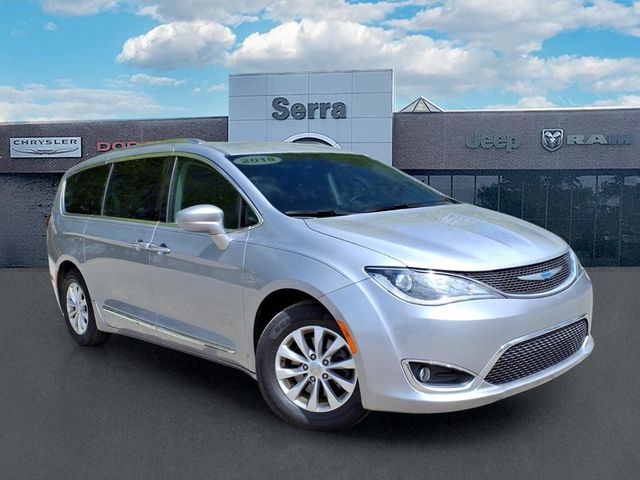 2018 Chrysler Pacifica Touring L Plus's photo