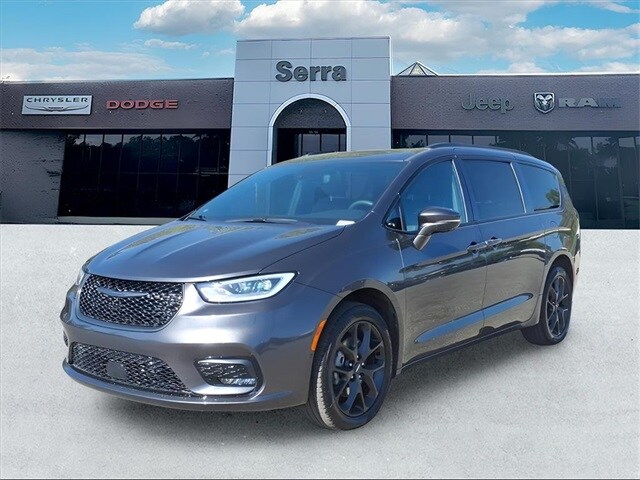 2022 Chrysler Pacifica Limited photo 2