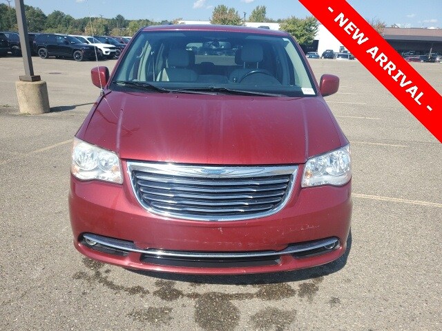 2012 Chrysler Town & Country Touring photo 2