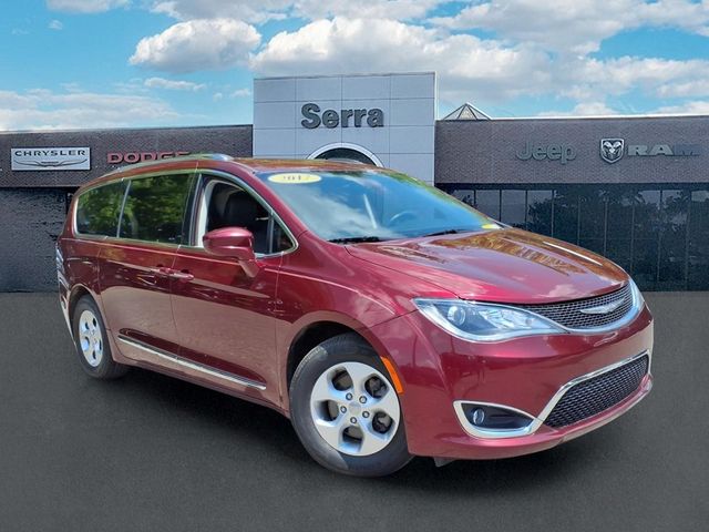 2017 Chrysler Pacifica Touring-L Plus's photo