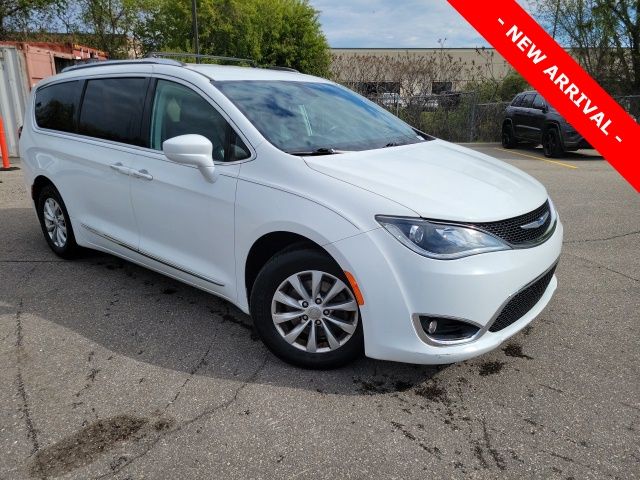 2018 Chrysler Pacifica Touring L Plus's photo