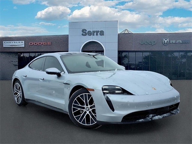 2022 Porsche Taycan Base's photo