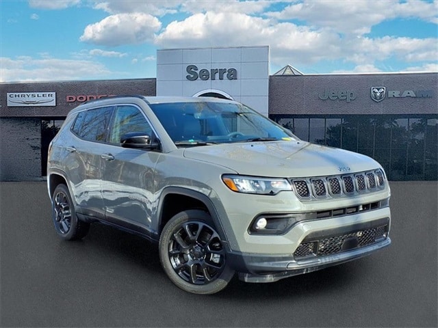 2023 Jeep Compass Latitude Lux's photo
