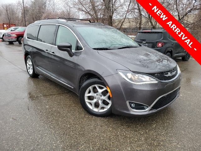 2018 Chrysler Pacifica Touring L's photo