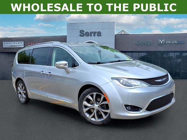 2019 Chrysler Pacifica Limited's photo