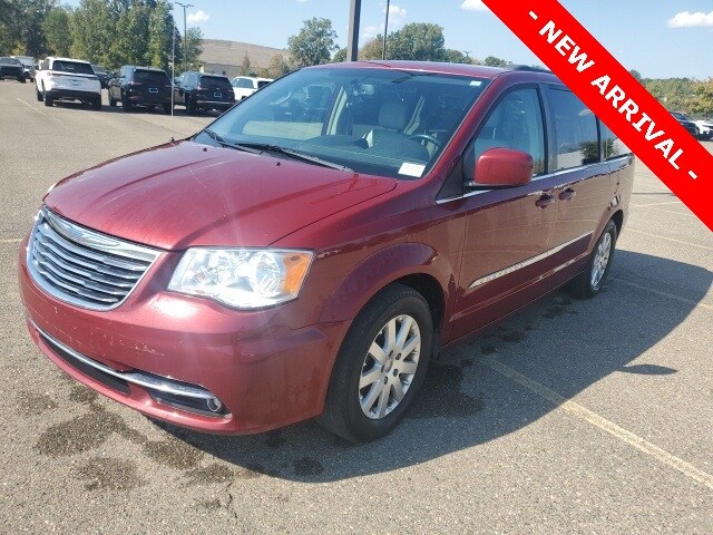 2012 Chrysler Town & Country Touring photo 3