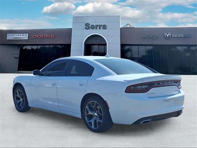 2016 Dodge Charger SXT photo 4