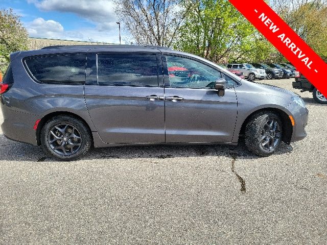 Used 2020 Chrysler Pacifica Limited with VIN 2C4RC1GG8LR246215 for sale in Orion Township, MI