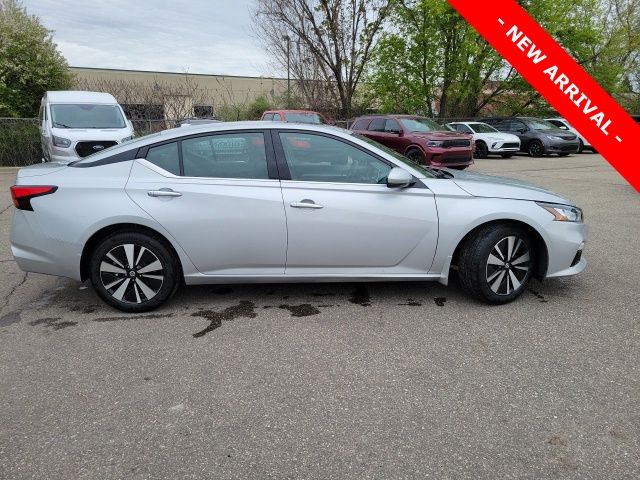 Used 2021 Nissan Altima SL with VIN 1N4BL4EW0MN386311 for sale in Orion Township, MI