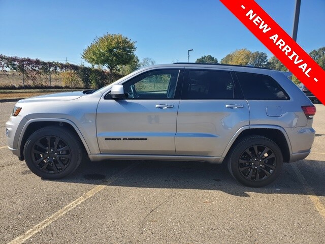 2019 Jeep Grand Cherokee Altitude photo 4