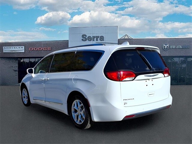 2018 Chrysler Pacifica Touring L photo 4