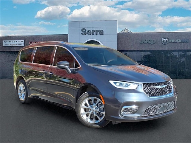 2021 Chrysler Pacifica Touring L's photo