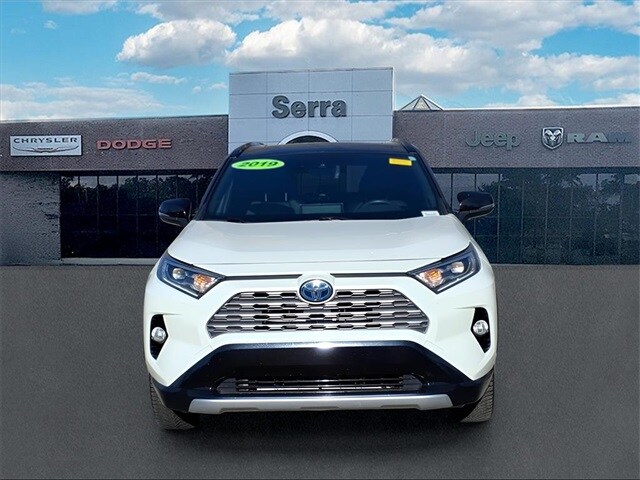 2019 Toyota RAV4 Hybrid XSE photo 2