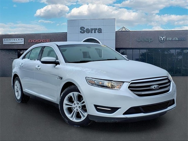 2017 Ford Taurus SEL's photo