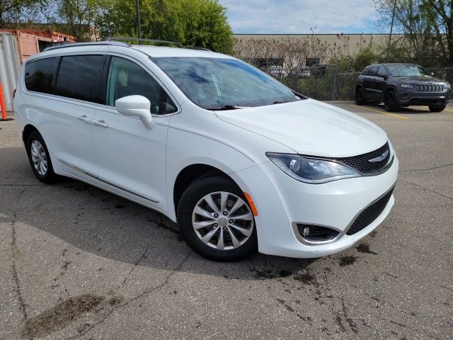 2018 Chrysler Pacifica Touring L Plus's photo