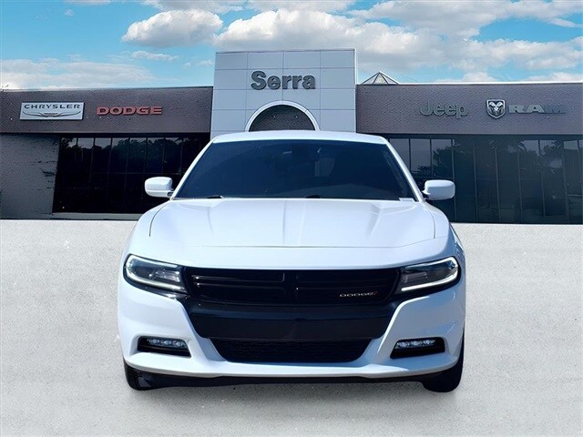 2016 Dodge Charger SXT photo 2