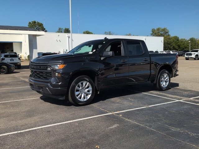 2023 Chevrolet Silverado 1500 Custom photo 3
