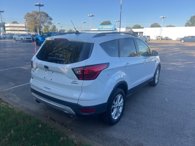 2019 Ford Escape SEL photo 4
