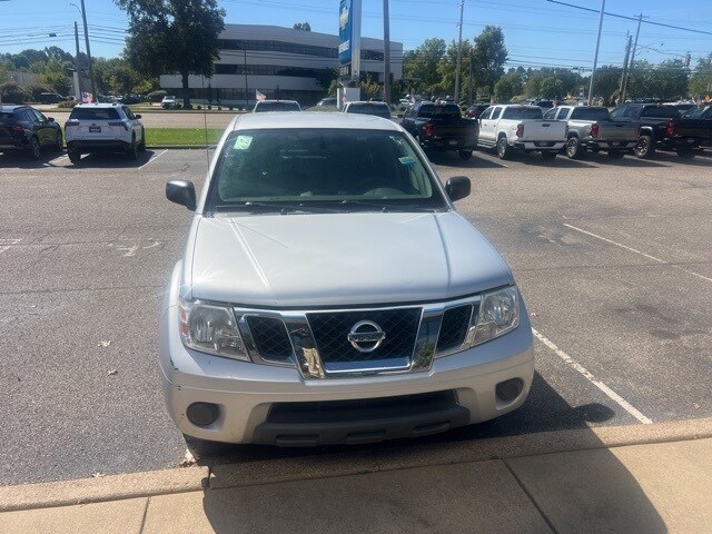 2019 Nissan Frontier SV photo 2