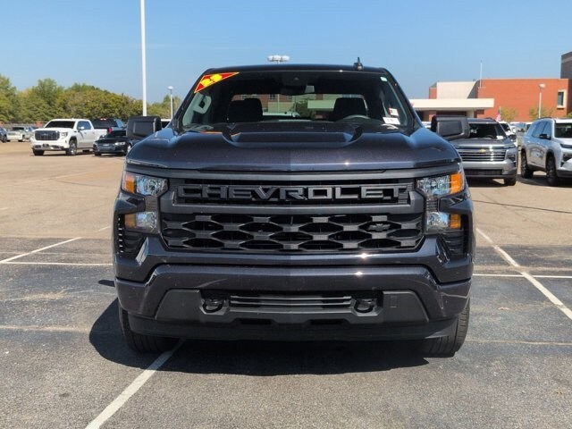 2023 Chevrolet Silverado 1500 Custom photo 2